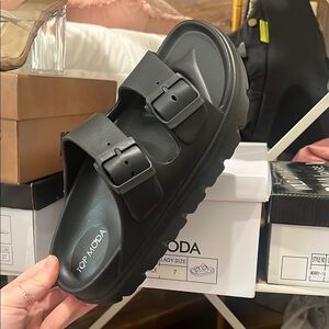 TOP Moda Black Sandals